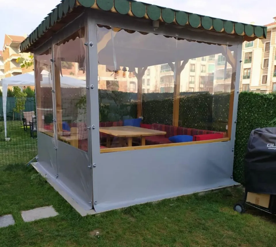 Afyon Uydukent'te bahçe kameriyesinin şeffaf branda ile dört mevsim kullanılır hale getirilmesi